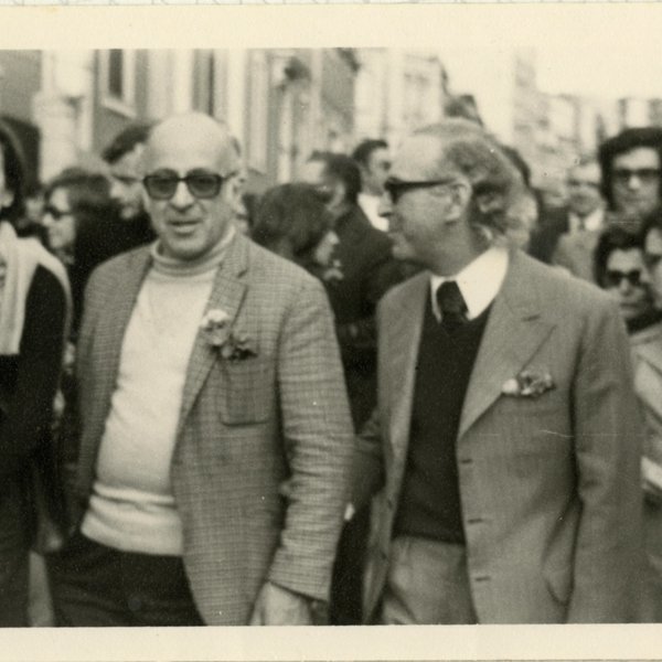 Joaquim Namorado e Orlando Carvalho no 1º de Maio de 1974, por FOCUS fotógrafo, [s.l.], 1974.