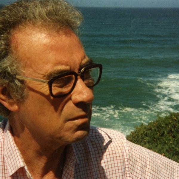 Mário Braga junto ao mar, anos 80