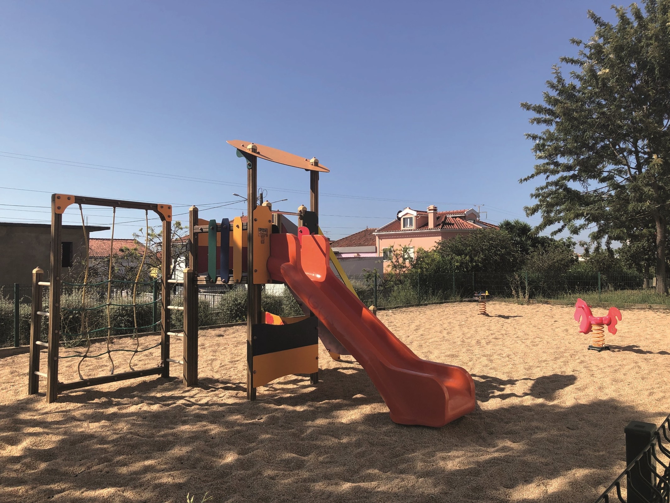 Remodelação do Parque Infantil Stau Monteiro (Sobralinho)