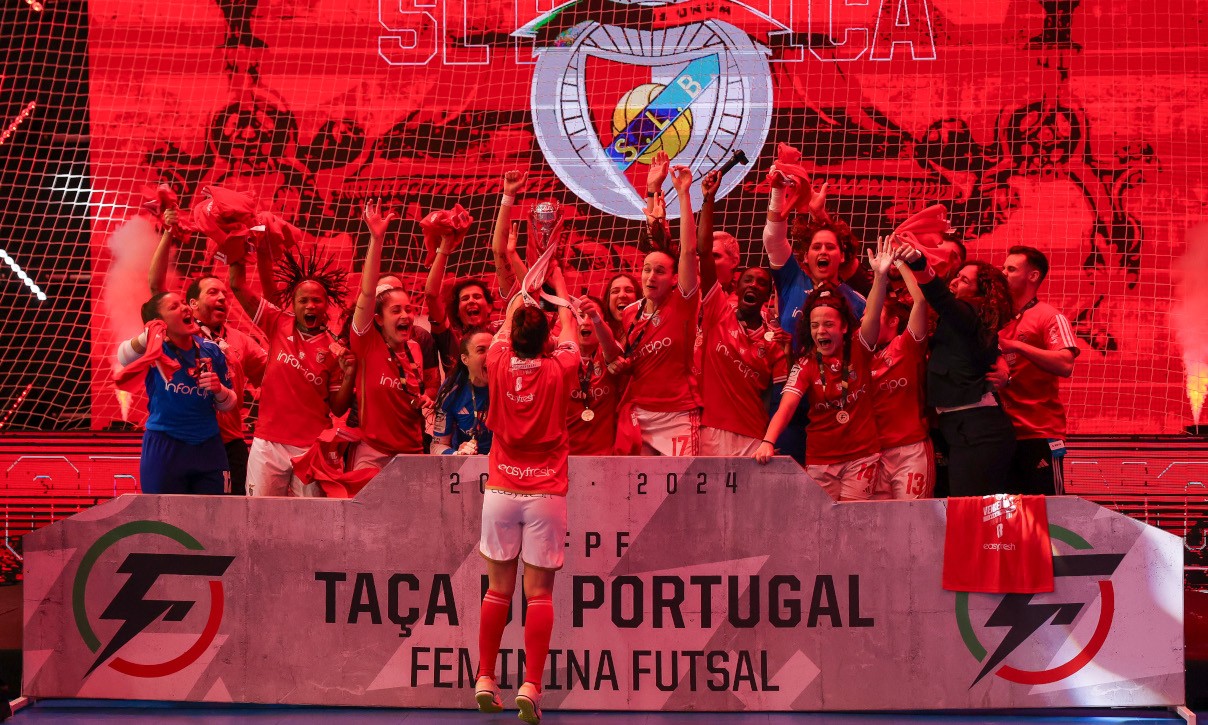 Ana Catarina Pereira e Sara Ferreira conquistam Supertaça de Portugal de Futsal