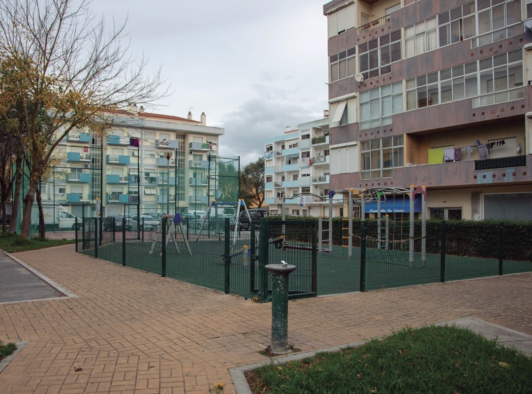 Instalação de equipamentos infantojuvenis, junto ao Mercado Levante, Quinta da Várzea, Alhandra