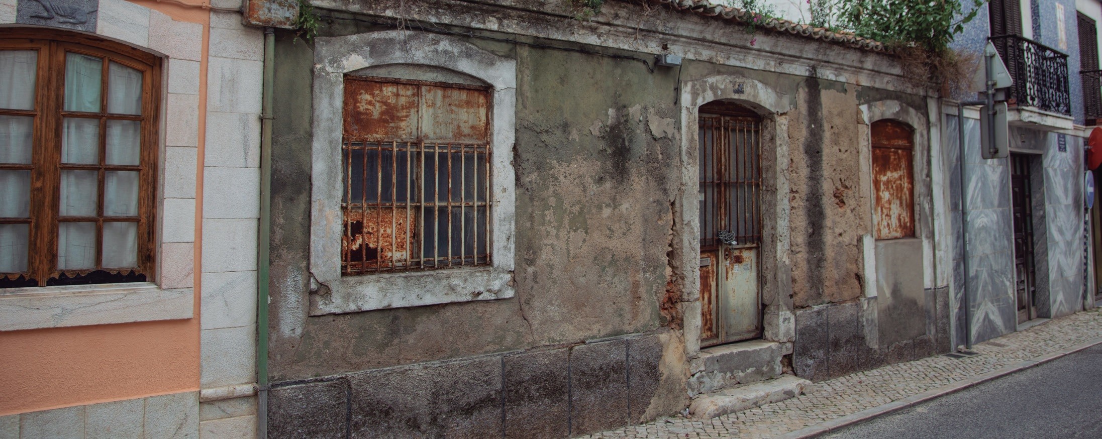 Reabilitação do Edifício Sito na Rua Doutor Miguel Bombarda, n.º 195, para habitação pública (Ope...